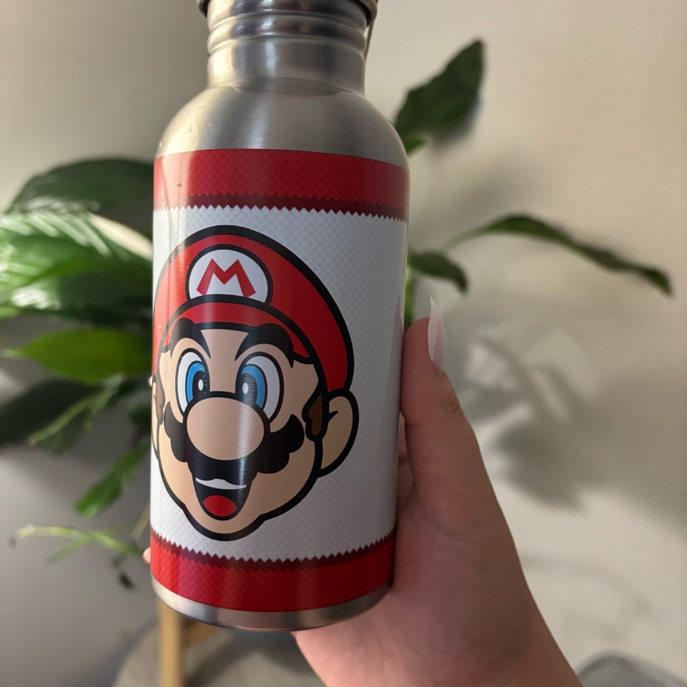 Super Mario Water Bottle - Picture 3 of 8